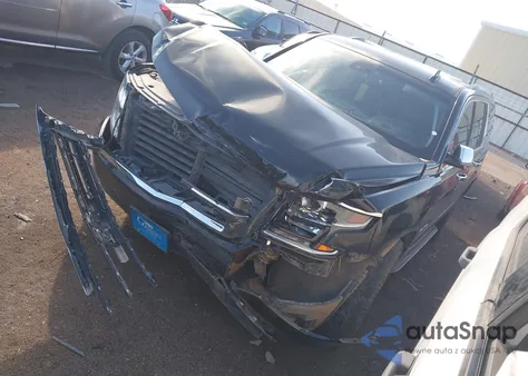 2018 Chevrolet Tahoe Premier z USA, uszkodzony, nr VIN 1GNSCCKC4JR338045